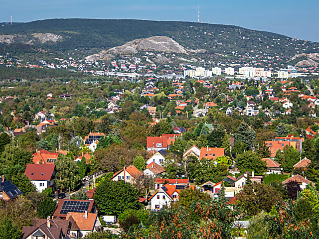 Törökbálinton, a Józsefhegyen eladó egy négylakásos társasház, örökpanorámás lakása. #3