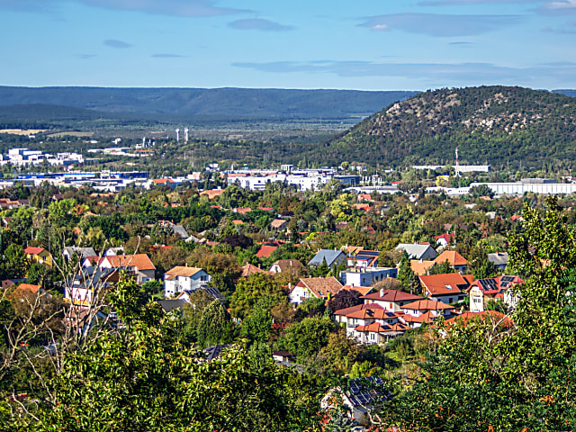 Törökbálinton, a Józsefhegyen eladó egy négylakásos társasház, örökpanorámás lakása. #2