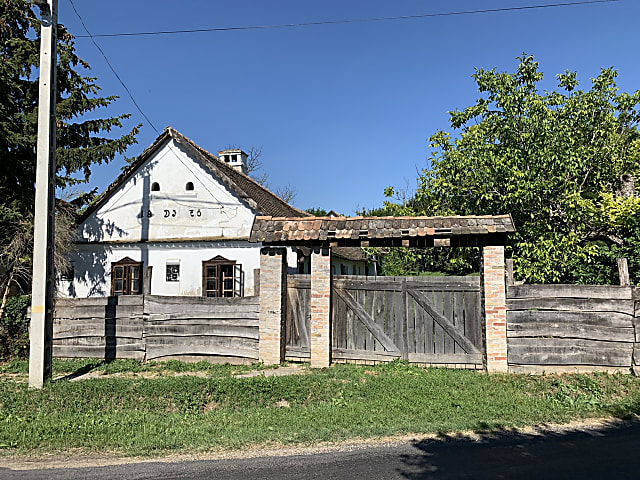 Tengődön parasztház eladó