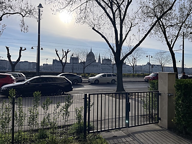 Budapest II. kerület Parlamentre kilátással üzlethelyiség kiadó