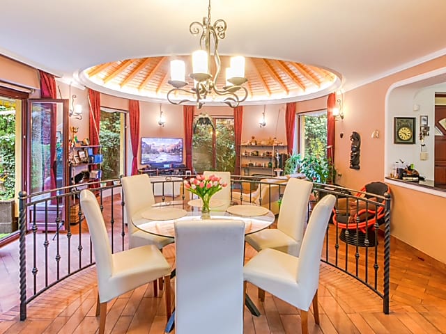  Luxus családi ház saját medencével #8