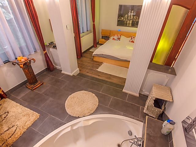  Luxus családi ház saját medencével #9