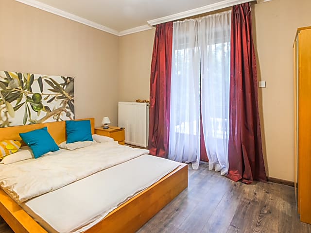  Luxus családi ház saját medencével #6