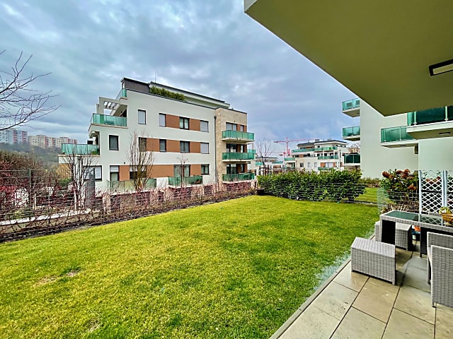 Budapest XI. kerületében, Madárhegyen eladó egy földszinti, saját kerttel rendelkező lakás