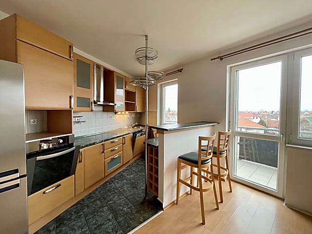 Budapest XX. kerületben nagyon jó állapotú, panorámás téglalakás eladó