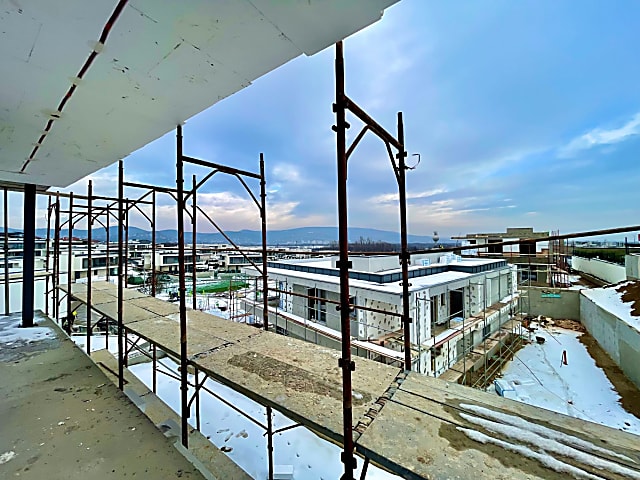 Penthouse hangulatú, panorámás extra lakás Tükörhegyen eladó #7