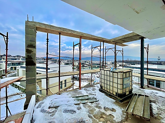 Penthouse hangulatú, panorámás extra lakás Tükörhegyen eladó #8