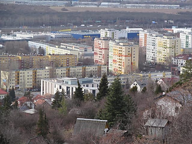 Budaörsön, a Lévai utcában – világos, panelprogramos lakás eladó!