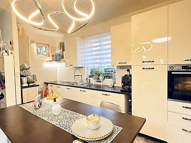 Törökbálint Annahegyen kétlakásos otthon eladó