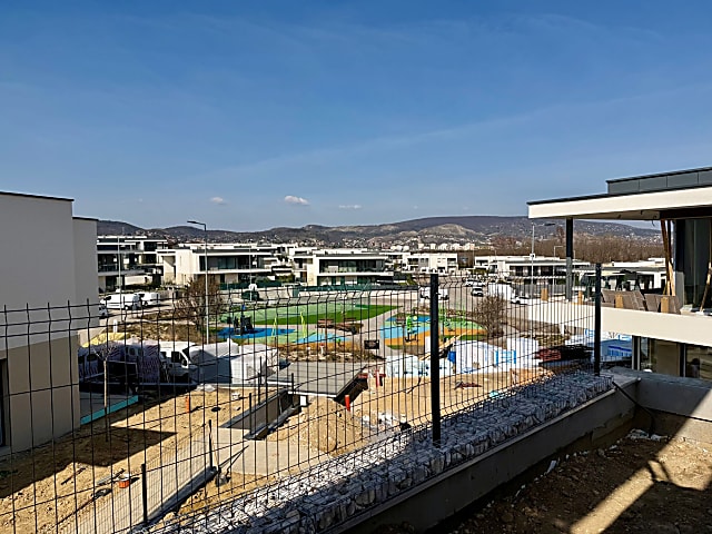 Törökbálint-Tükörhegyen saját kerttel rendelkező, panorámás lakás eladó
