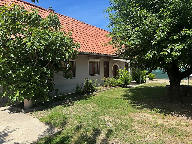 Törökbálint központi részén 3 szobás ház eladó