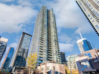 #Ph05 - 15 Fort York Blvd, Toronto, ON M5V3Y4 | 3 Bedroom 3 Bathroom Condo Apt | Image 1