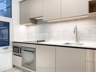 #605 - 55 Mercer St, Toronto, ON M5V0W4 | 3 Bedroom 2 Bathroom Condo Apt | Image 8