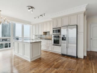 #4203 - 16 Harbour St, Toronto, ON M5J2Z7 | 3 Bedroom 2 Bathroom Condo Apt | Image 3