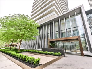 #Lph4901 - 42 Charles St E, Toronto, ON M4Y1N3 | 2 Bedroom 2 Bathroom Condo Apt | Image 3