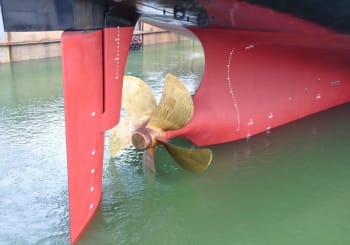 Emulgerbare kontra ikke emulgerbare hylseoljer for skip