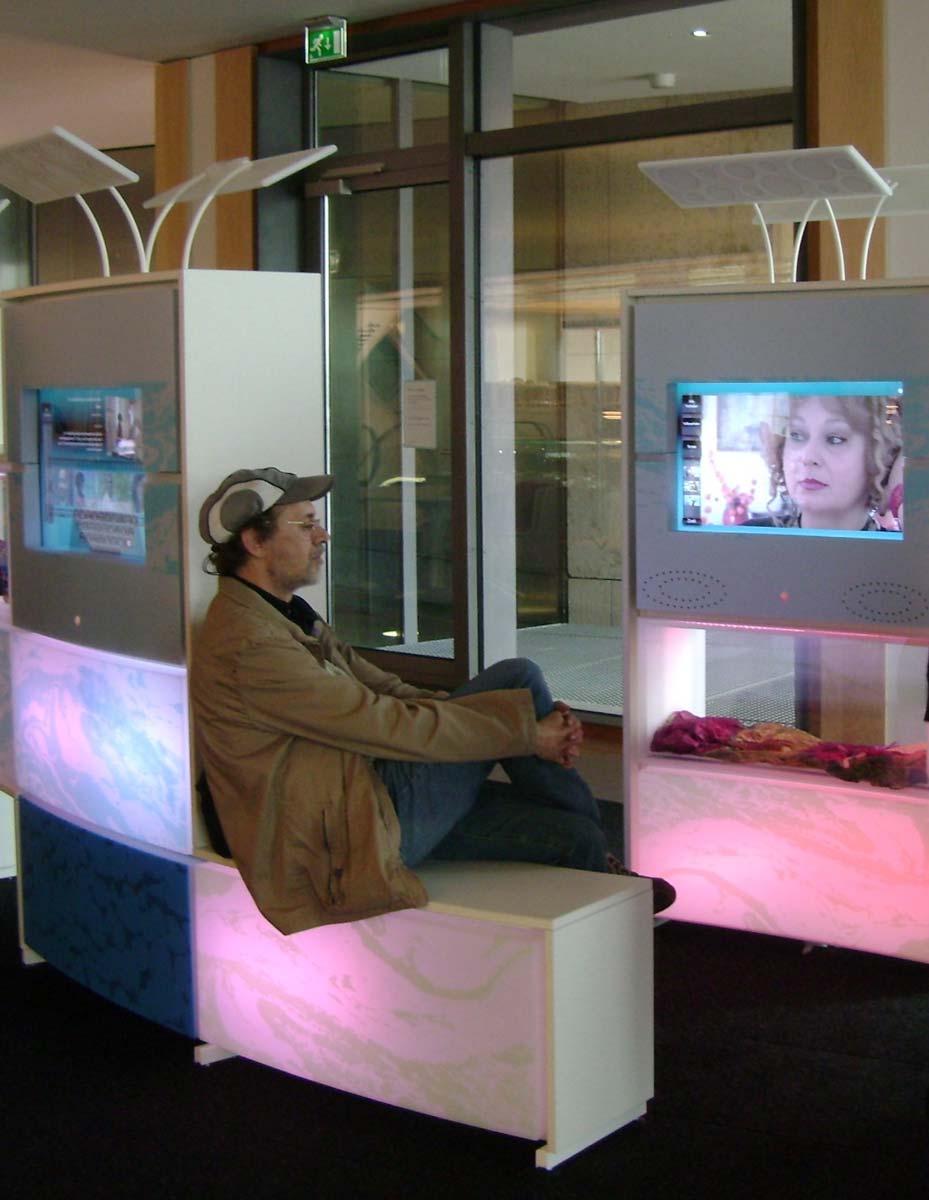 De Vertelmuur (Tell Wall)