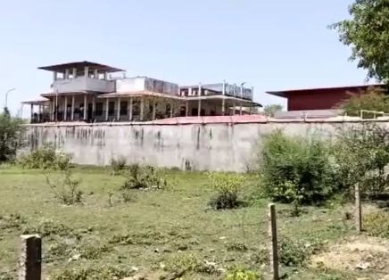 20 कारों का काफिला, 30 लाख की टीवी, सहित इन लग्जरी सुविधाओं का आनंद लेती है मध्यप्रदेश में 30 हजार के वेतन वाली धनकुबेर इंजीनियर