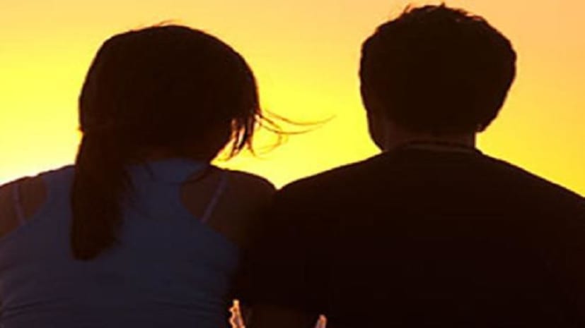 ट्रेन के आगे कूदकर प्रेमी-प्रेमिका ने दी जान, लंबे समय से दोनों में चल रहा  था लव...