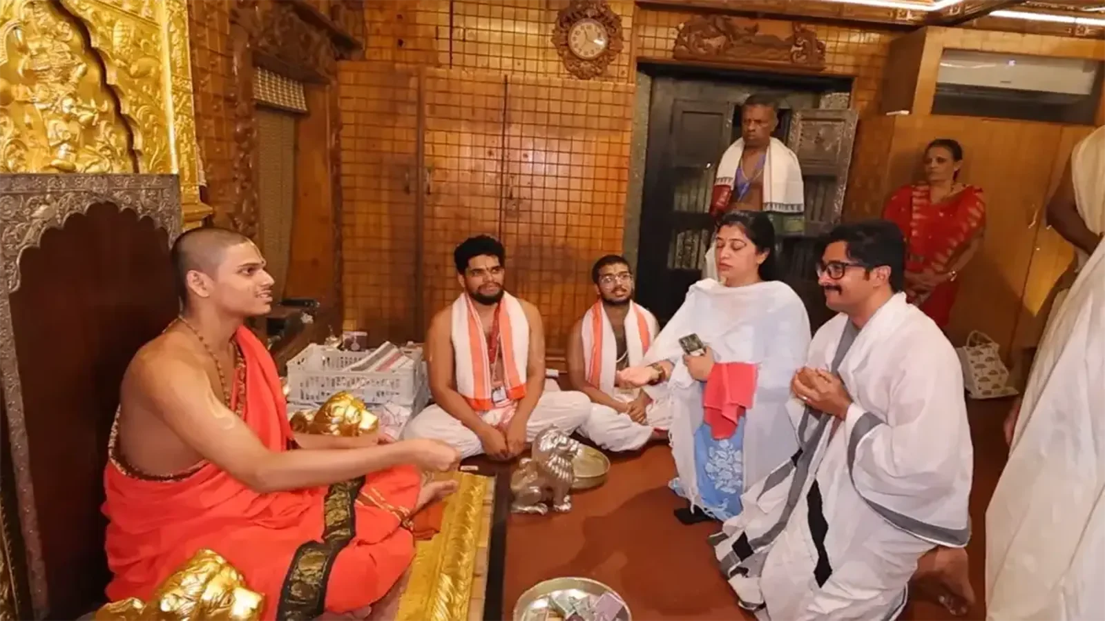 Kannada Actor Pream Visit Udupi Krishna Mutt 1