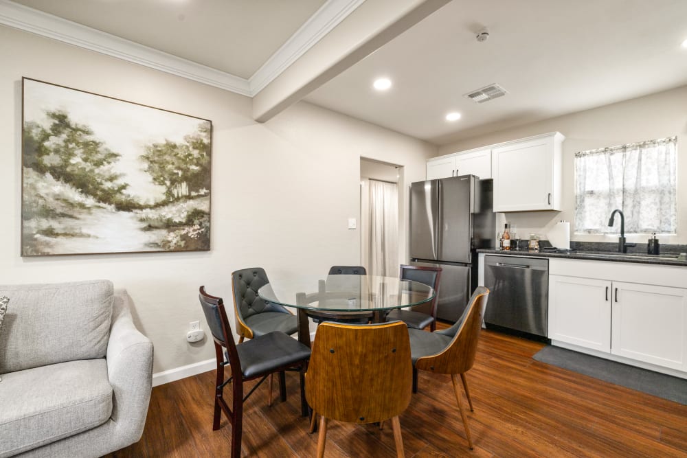 
The remodeled kitchen exudes coziness and functionality, featuring modern amenities. Warm, rich cabinetry pairs beautifully with sleek quartz countertops, The kitchen dining area is an inviting space that seamlessly blends style and comfort. 