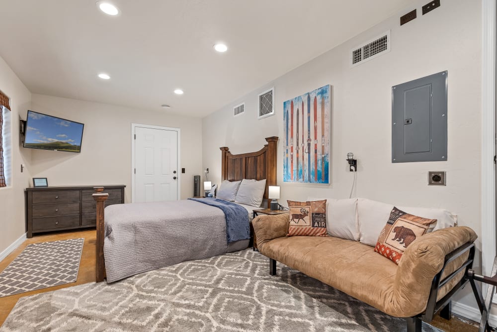 Bedroom 4- Extra large private lower entry room
with large smart tv, Alexa, and bed side chargers.

Gorgeous outside views of lower patio, and stunning pines!