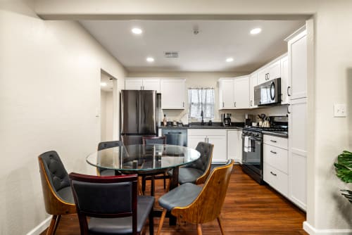 
The remodeled kitchen exudes coziness and functionality, featuring modern amenities. Warm, rich cabinetry pairs beautifully with sleek quartz countertops, The kitchen dining area is an inviting space that seamlessly blends style and comfort. 