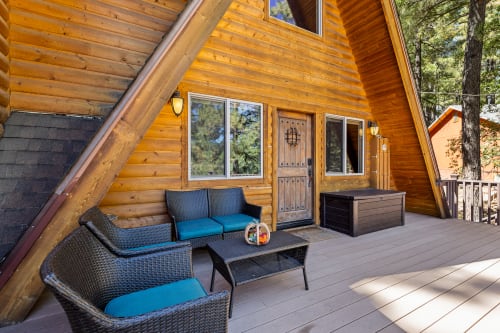 Large front deck with views of the stunning pines; perfect for star gazing, relaxing adult beverage, and morning sunrise, and a perfect cup of complimentary hot beverages.