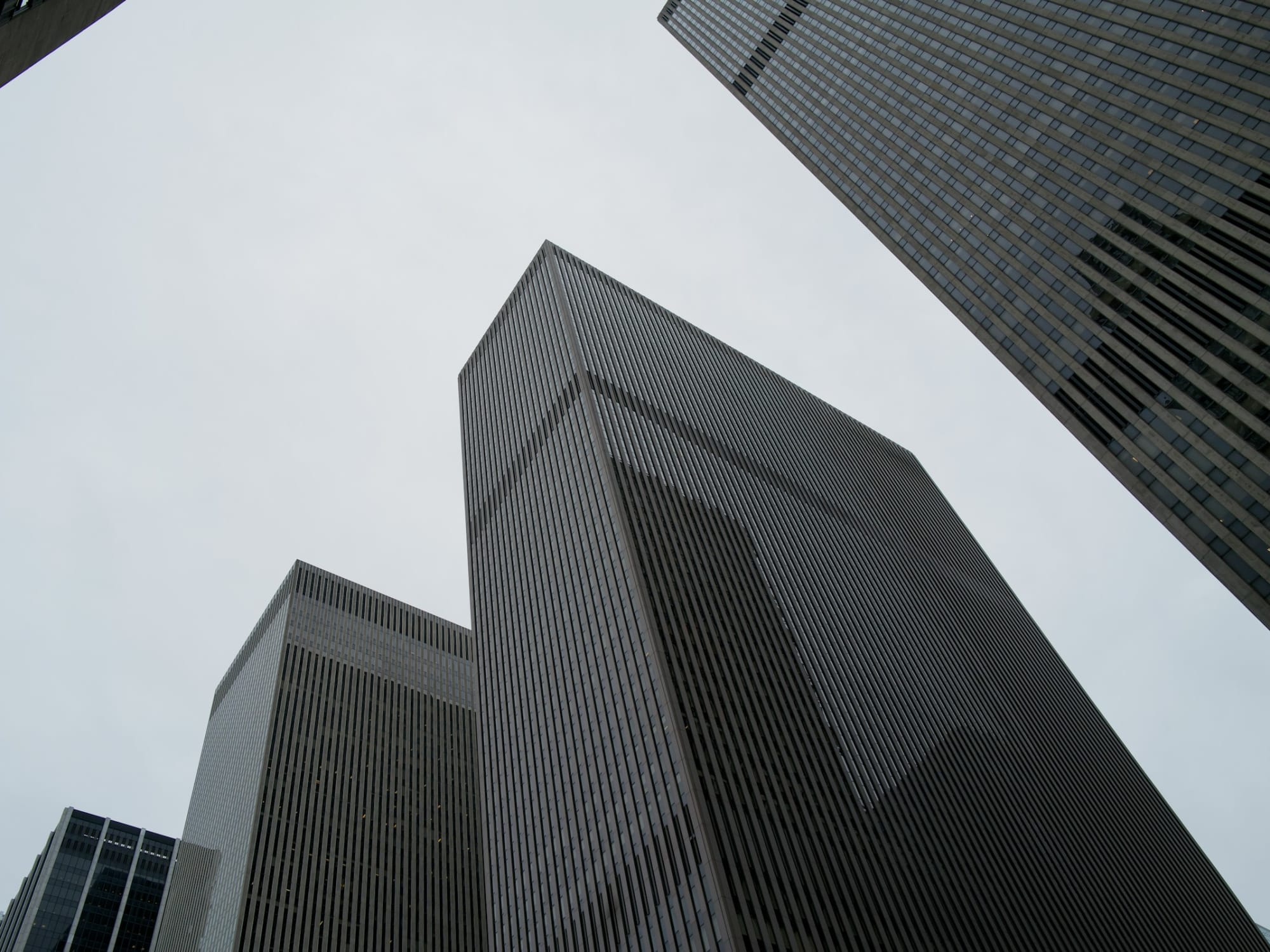 Wolkenkratzer als Symbol für US-Hyperscaler, Photo Credit: Jacob Pretorius, Unsplash