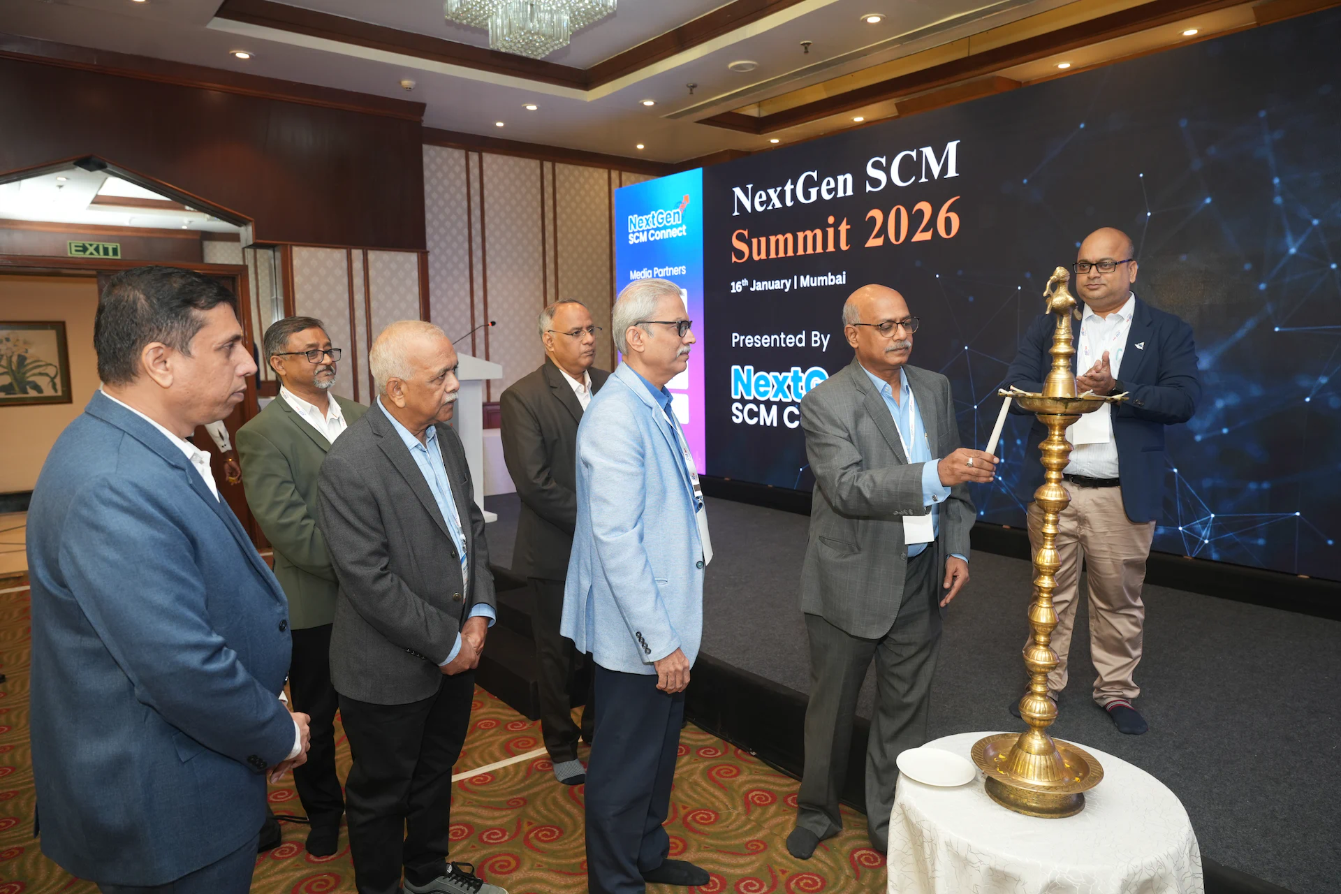 Dignitaries during lamp lighting