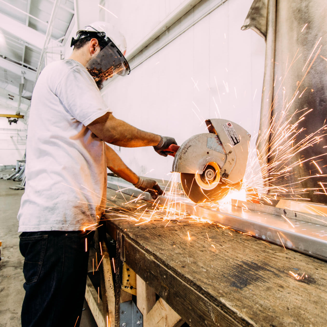 Schweißer in der Produktion