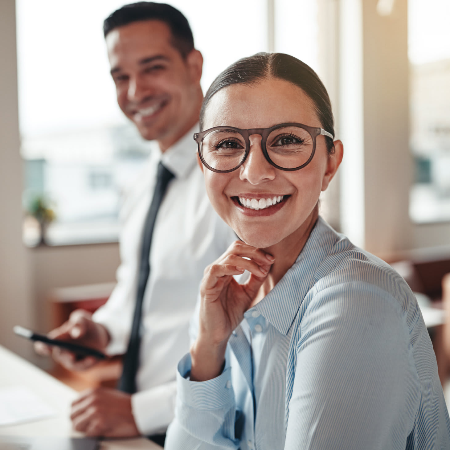 Фотографии для работы в exocad. Женщины. Headshot man. Jon holland композитор. Smiling creators.