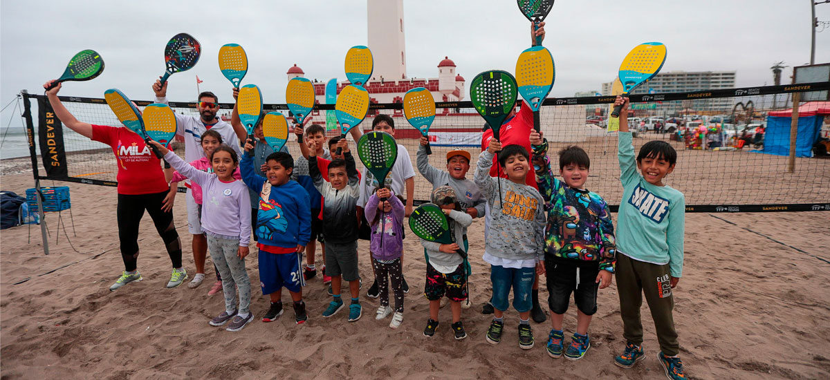 Vibramos con una Clínica de Beach Tennis en Playa El Faro de La Serena