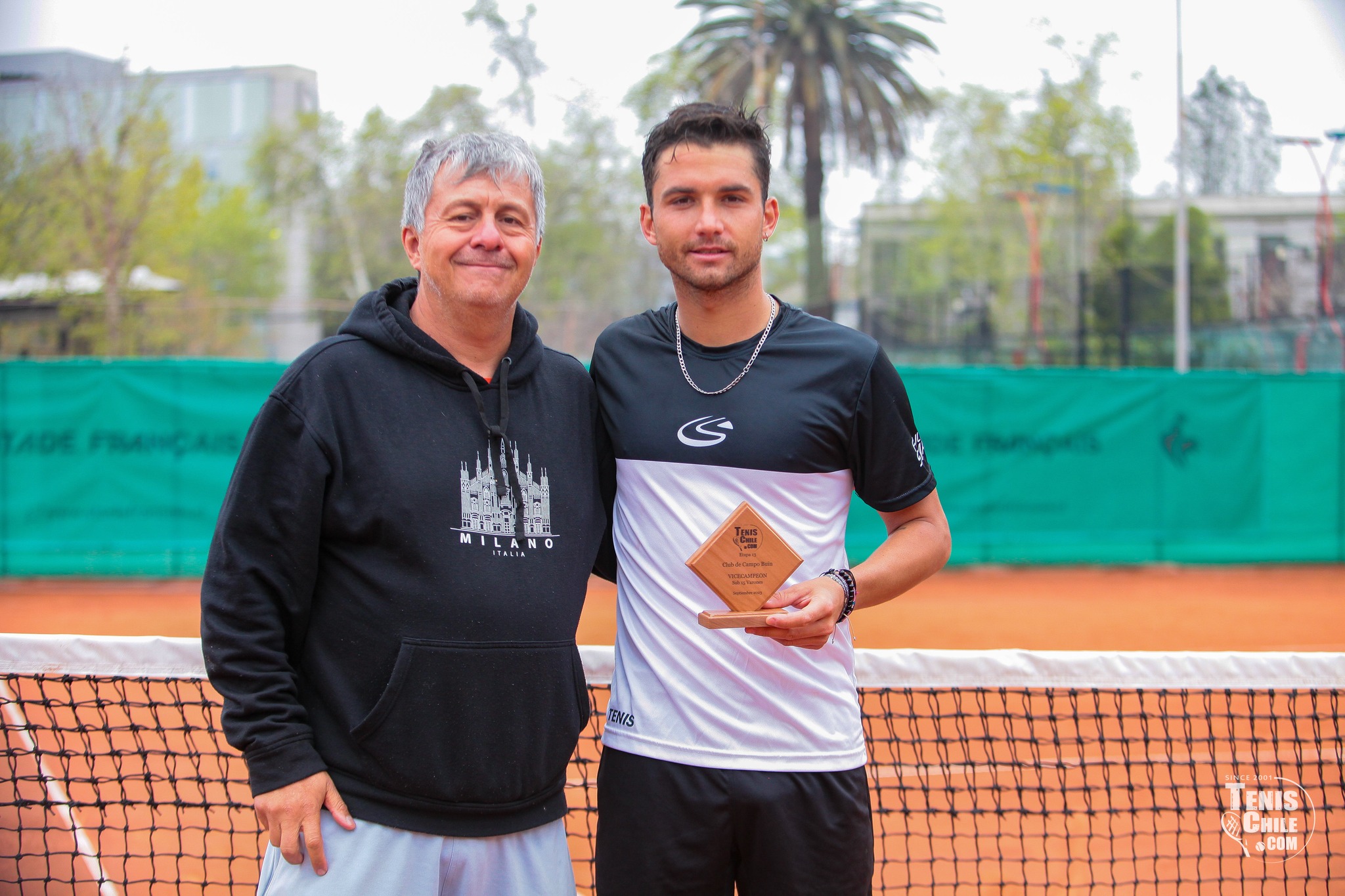 Juan Bugueño junto a Miguel Pereira, finalista de la etapa del Open Honor 2023 Stade Francais. El ganador fue Ignacio Becerra, quien la temporada pasada tuvo buenos resultados en el ITF World Tennis Tour.