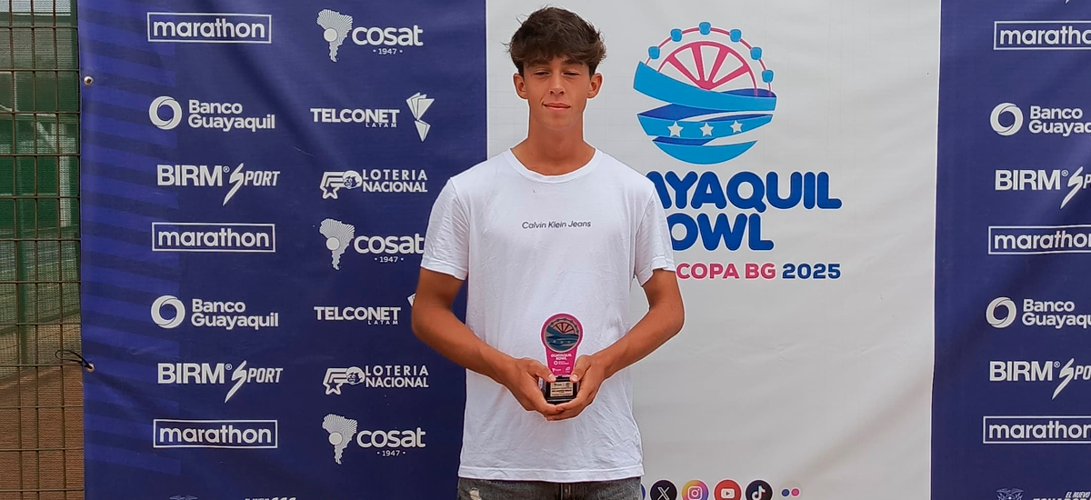 Pérez vuelve a brillar en la gira COSAT: Campeón dobles y finalista singles en Ecuador