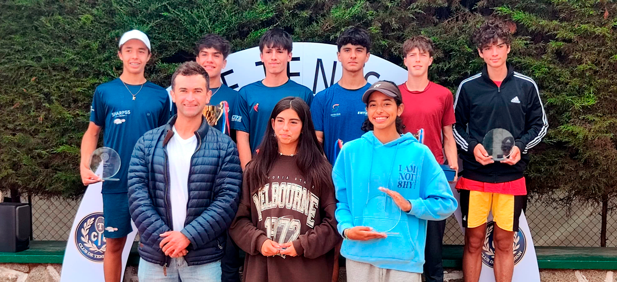 Chilenos celebran en el COSAT Grado 4 del Club de Tenis Unión