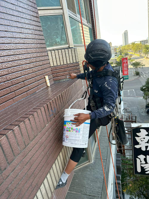 台南育平五街外牆透明聚脲防水 001