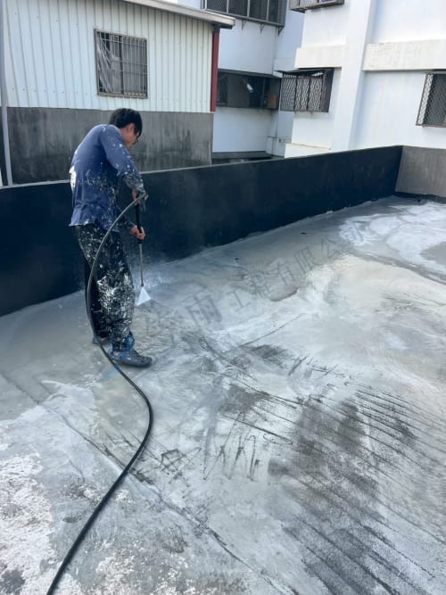 楠梓區益群路屋頂防水 002