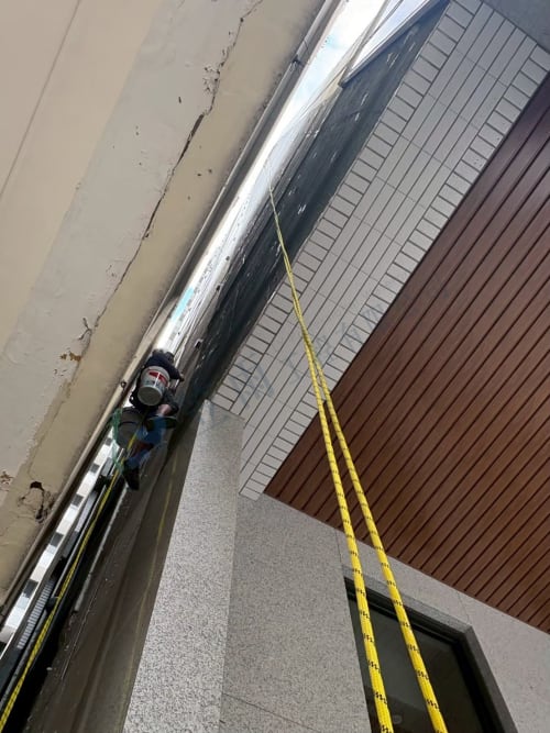 高雄市新興區八德二路外牆聚脲防水 013