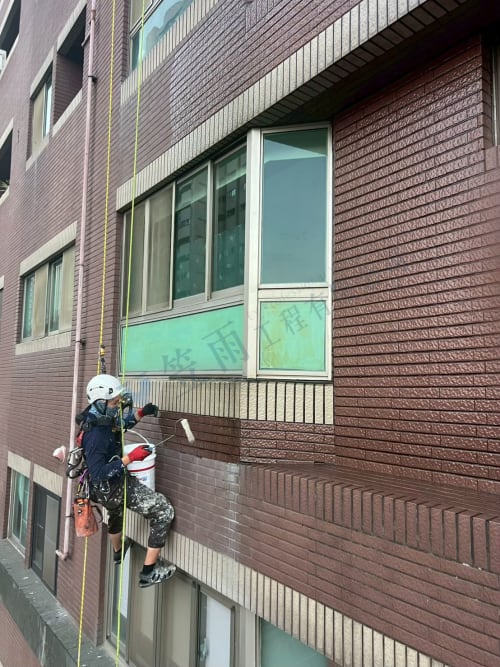 台南育平五街外牆透明聚脲防水 033