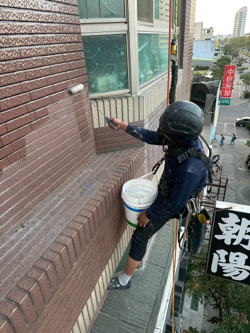 台南育平五街外牆透明聚脲防水 040