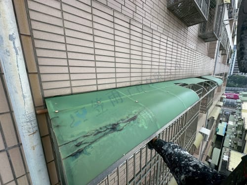 天興街雨遮更換工程 100