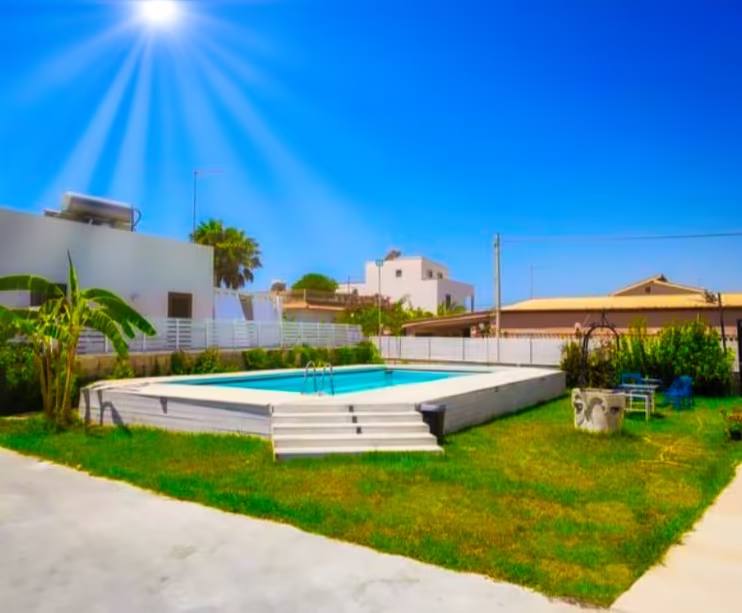 Oasis by the Sea, apartments with pool