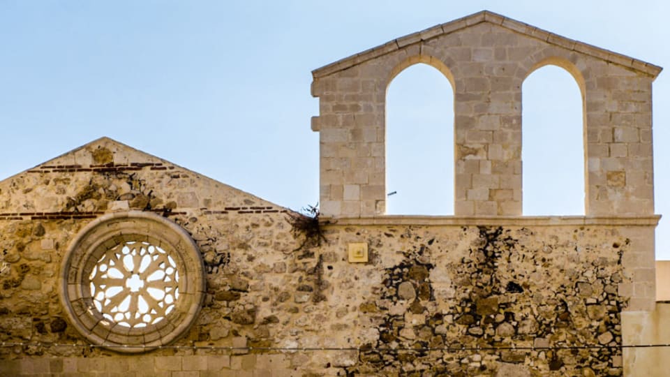 La facciata antica della chiesa di San Giovannello in piazza del Precursore, nella Giudecca