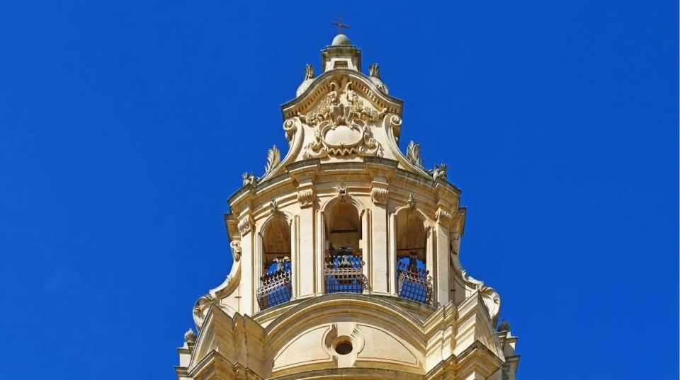 La facciata curva della chiesa di San Giuseppe in piazza Pola a Ragusa Ibla