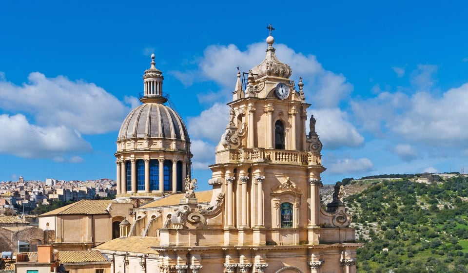 La facciata a torre e la cupola del Duomo di San Giorgio a Ragusa Ibla