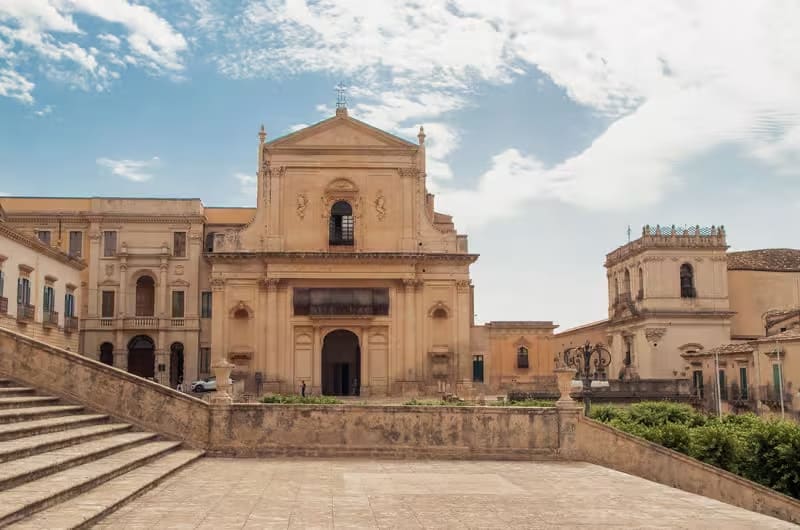 La facciata della chiesa di Santa Chiara a Noto