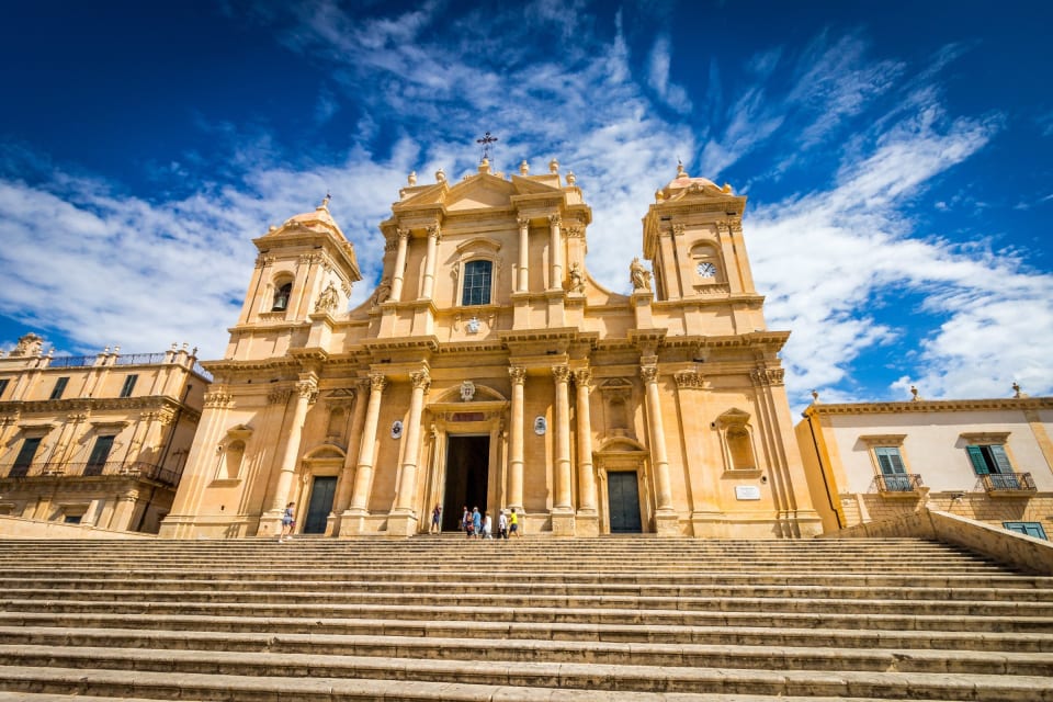 La Cattedrale di San Nicolò in cima alla sua ampia scalinata, a Noto