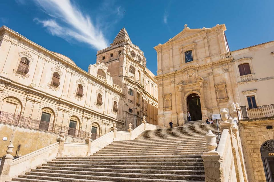 La lunga scalinata della chiesa di San Francesco all'Immacolata a Noto