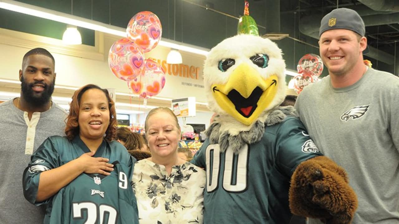 ACME Markets - It's Philadelphia Eagles game day and that means you can  save 5% when you shop wearing your gear! #FlyEaglesFly #GoBirds  www.acmemarkets.com/stores